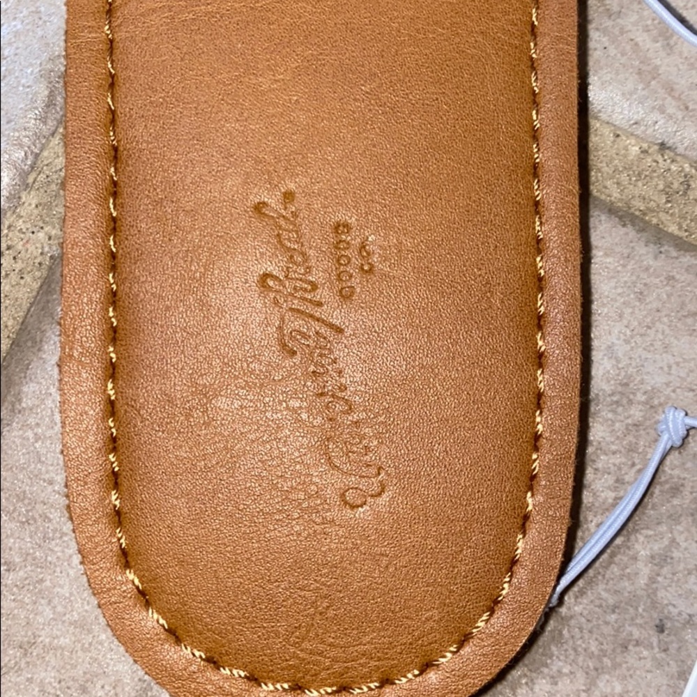 Sandals - Picture 4 of 4
